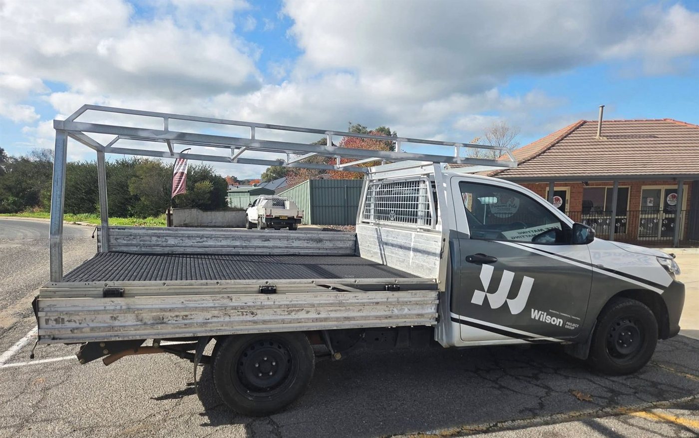 Ute tray rubber matting with galvanised rack