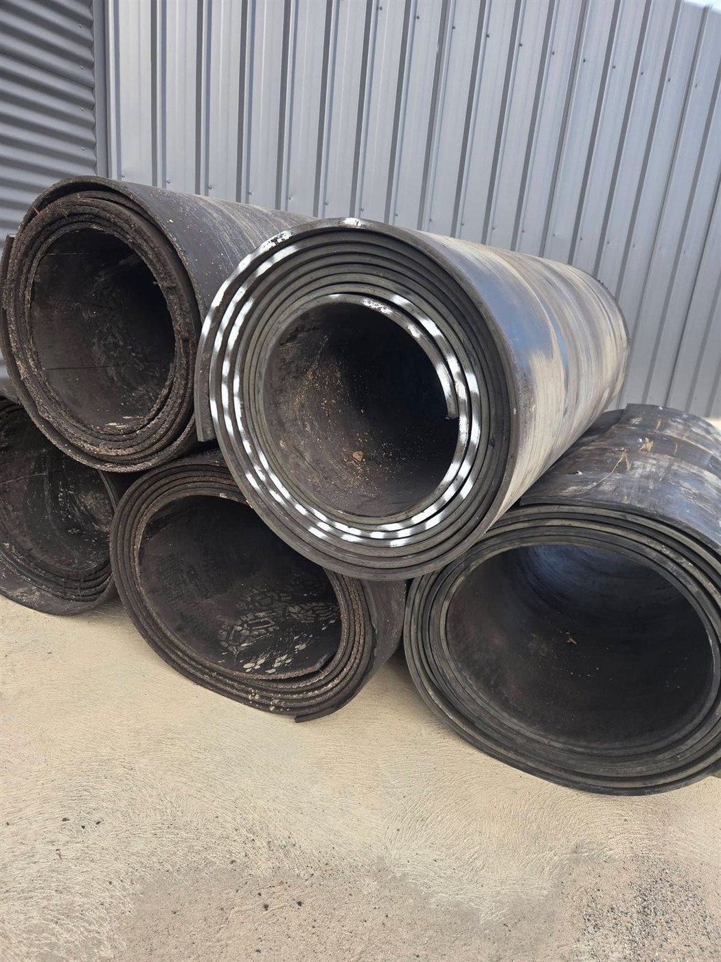 Second-hand conveyor belt rolls